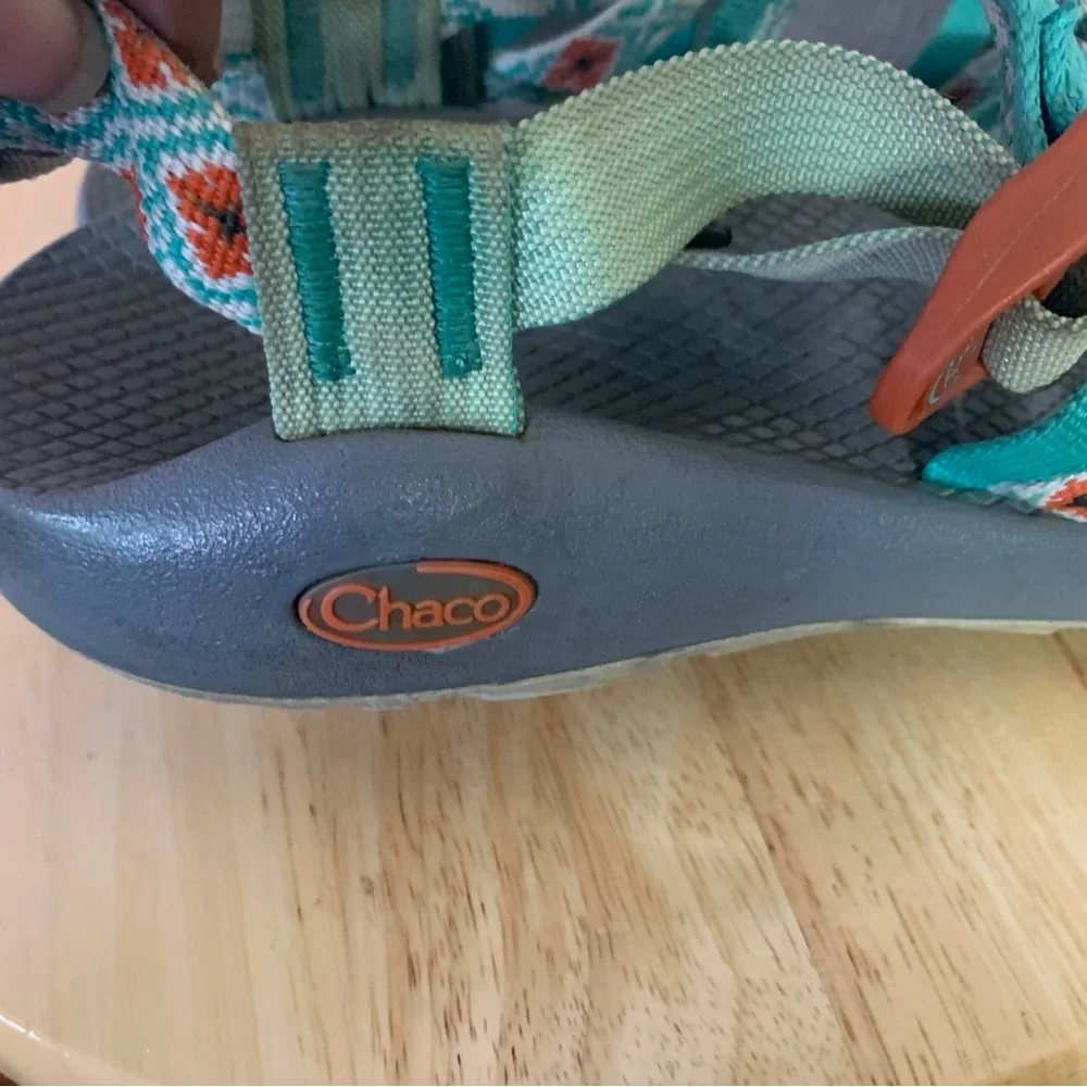 Chaco Strappy Sandals‎ Size 6